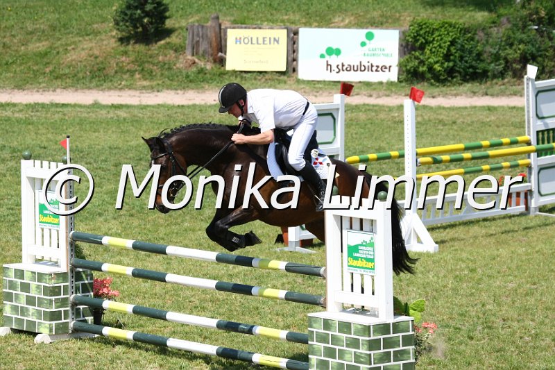 105M0152_Coco B_Springpf_L.JPG